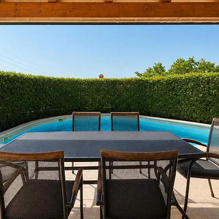 Stunning In Ferienhaus Poreč